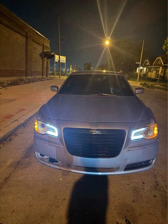 2013 Chrysler 300 (2005-2023) - Image 7 of 8