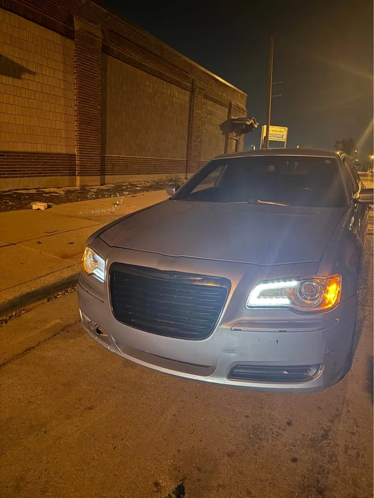 2013 Chrysler 300 (2005-2023) - Image 6 of 8