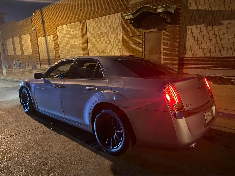2013 Chrysler 300 (2005-2023) - Image 2 of 8