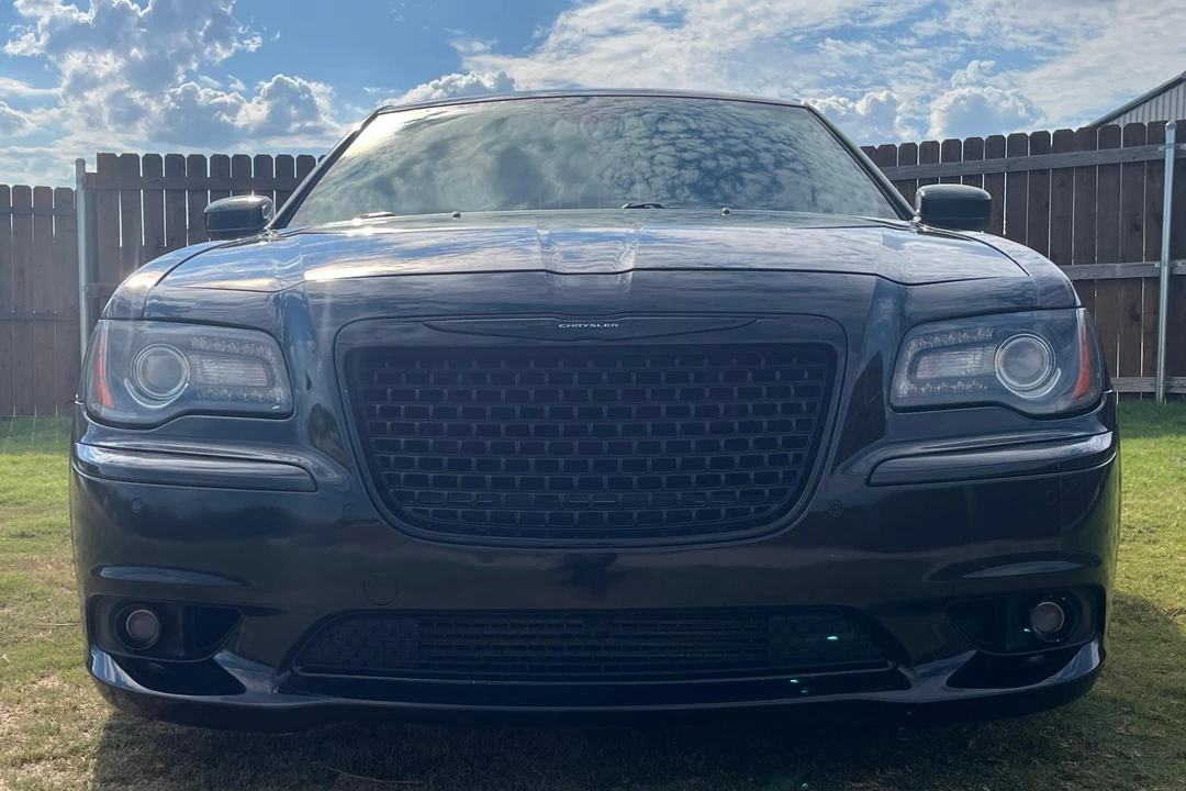 2013 Chrysler 300 (2005-2023) - Image 2 of 31