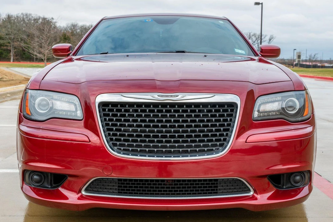 2013 Chrysler 300 (2005-2023) - Image 2 of 31