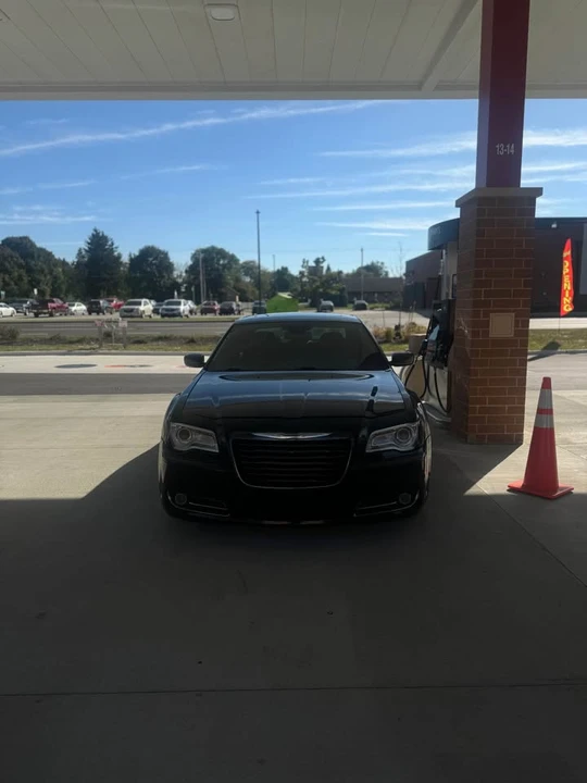2013 Chrysler 300 (2005-2023) - Image 2 of 8