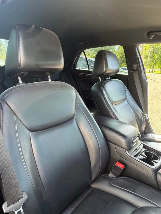 2013 Chrysler 300 (2005-2023) - Image 12 of 13
