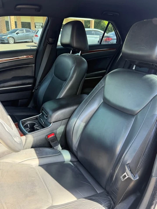 2013 Chrysler 300 (2005-2023) - Image 7 of 13