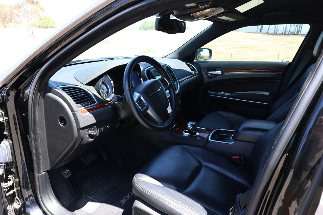 2013 Chrysler 300 (2005-2023) - Image 15 of 17