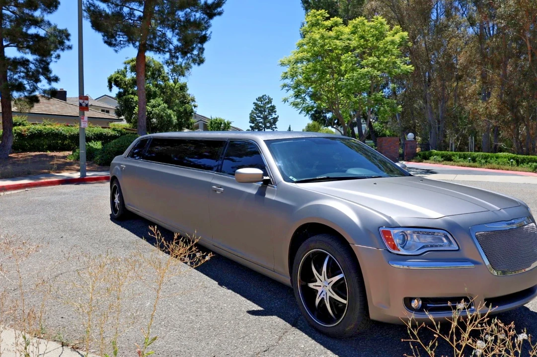 2013 Chrysler 300 (2005-2023) - Image 3 of 27