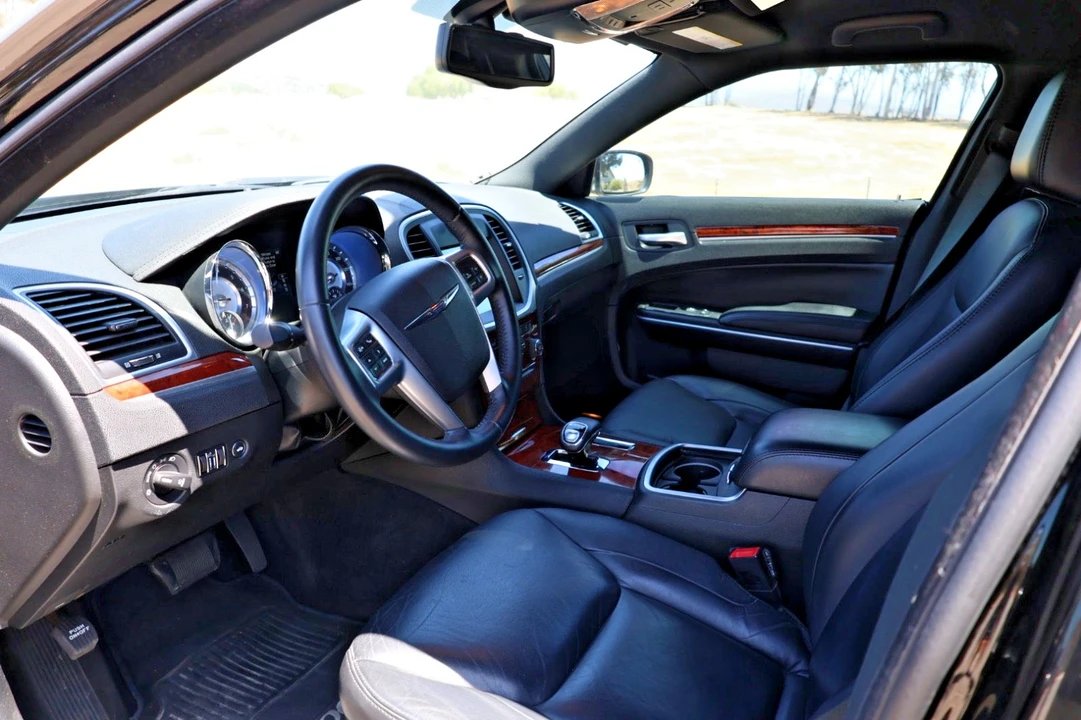2013 Chrysler 300 (2005-2023) - Image 23 of 27