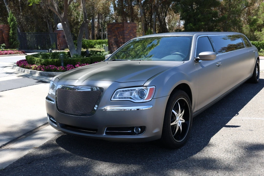 2013 Chrysler 300 (2005-2023) - Image 2 of 17