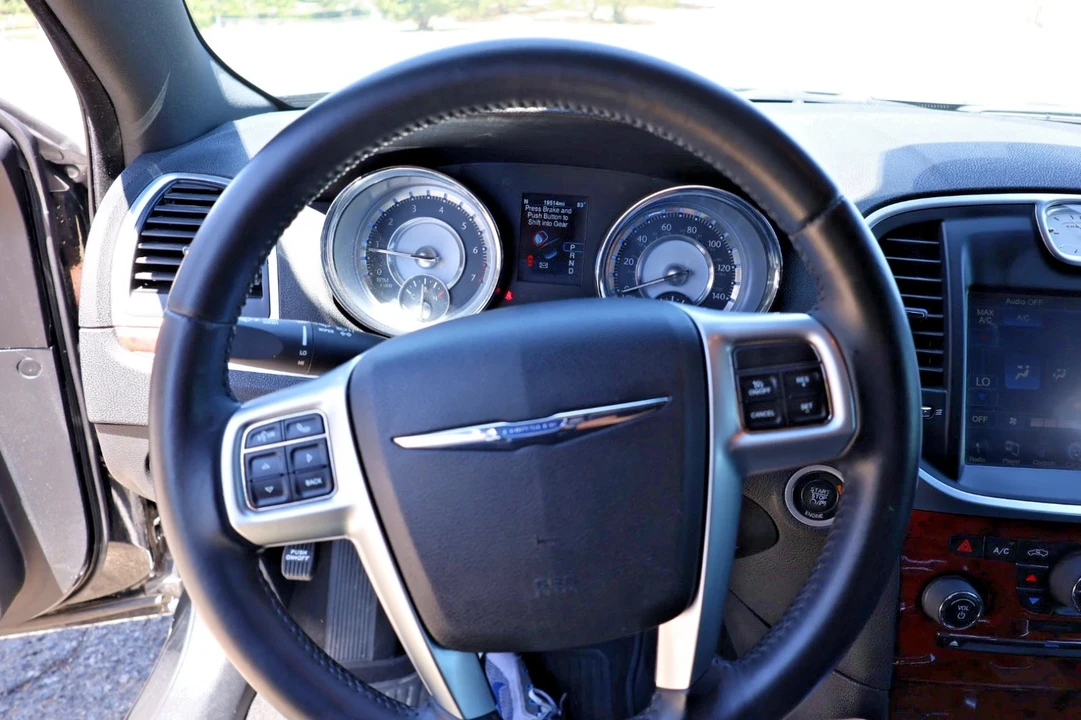 2013 Chrysler 300 (2005-2023) - Image 21 of 27