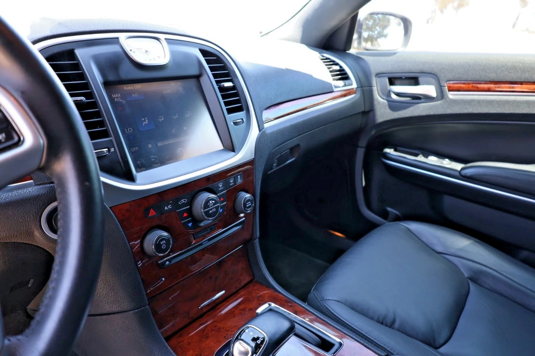 2013 Chrysler 300 (2005-2023) - Image 22 of 27