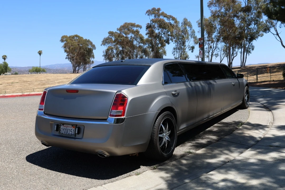 2013 Chrysler 300 (2005-2023) - Image 5 of 17