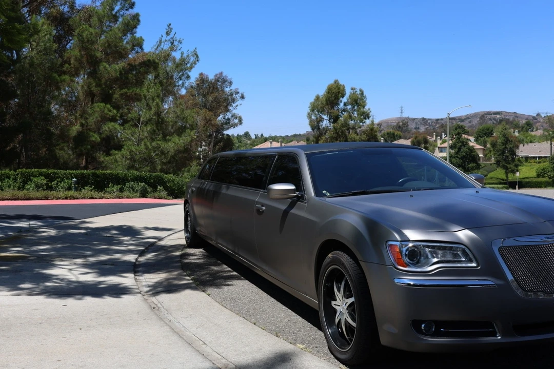 2013 Chrysler 300 (2005-2023) - Image 3 of 17