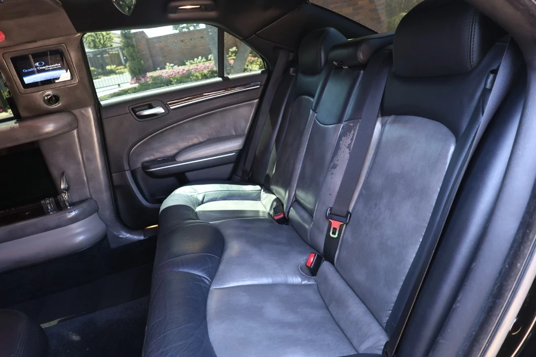 2013 Chrysler 300 (2005-2023) - Image 8 of 17