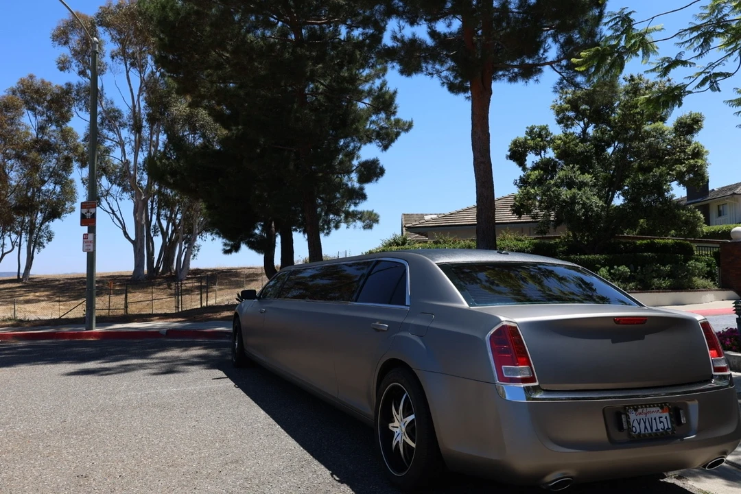 2013 Chrysler 300 (2005-2023) - Image 6 of 17
