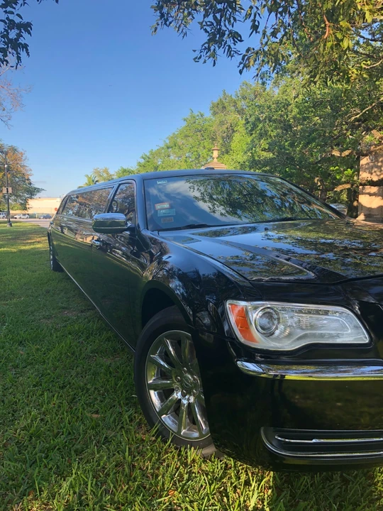 2013 Chrysler 300 (2005-2023) - Image 3 of 25