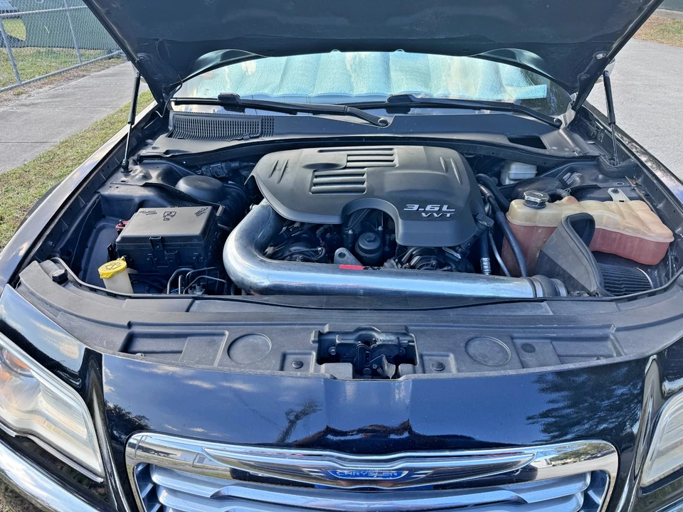 2013 Chrysler 300 (2005-2023) - Image 13 of 25