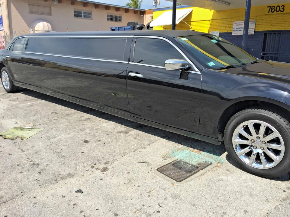 2013 Chrysler 300 (2005-2023) - Image 4 of 25