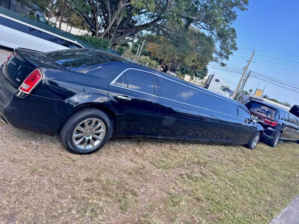 2013 Chrysler 300 (2005-2023) - Image 23 of 25