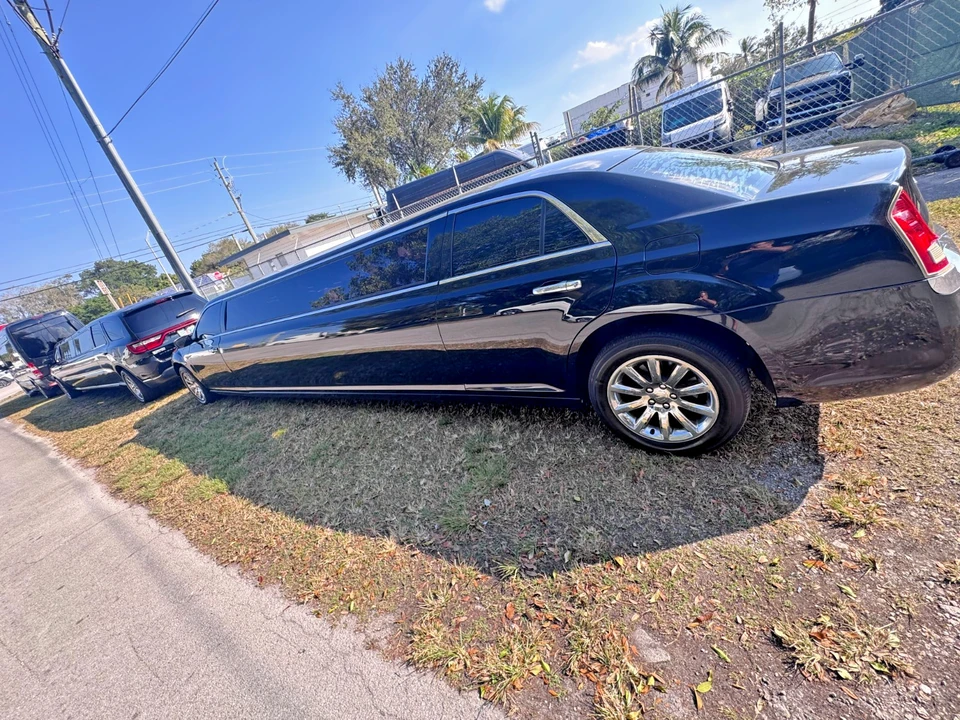 2013 Chrysler 300 (2005-2023) - Image 24 of 25