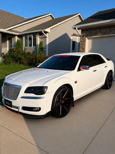2013 Chrysler 300 (2005-2023) - Image 2 of 11
