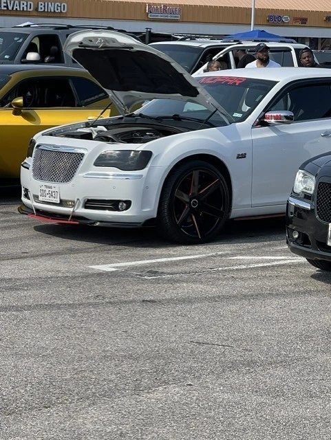 2013 Chrysler 300 (2005-2023) - Image 6 of 11