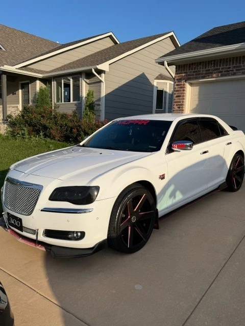 2013 Chrysler 300 (2005-2023) - Image 3 of 11