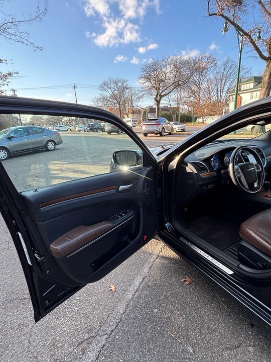 2013 Chrysler 300 (2005-2023) - Image 16 of 21