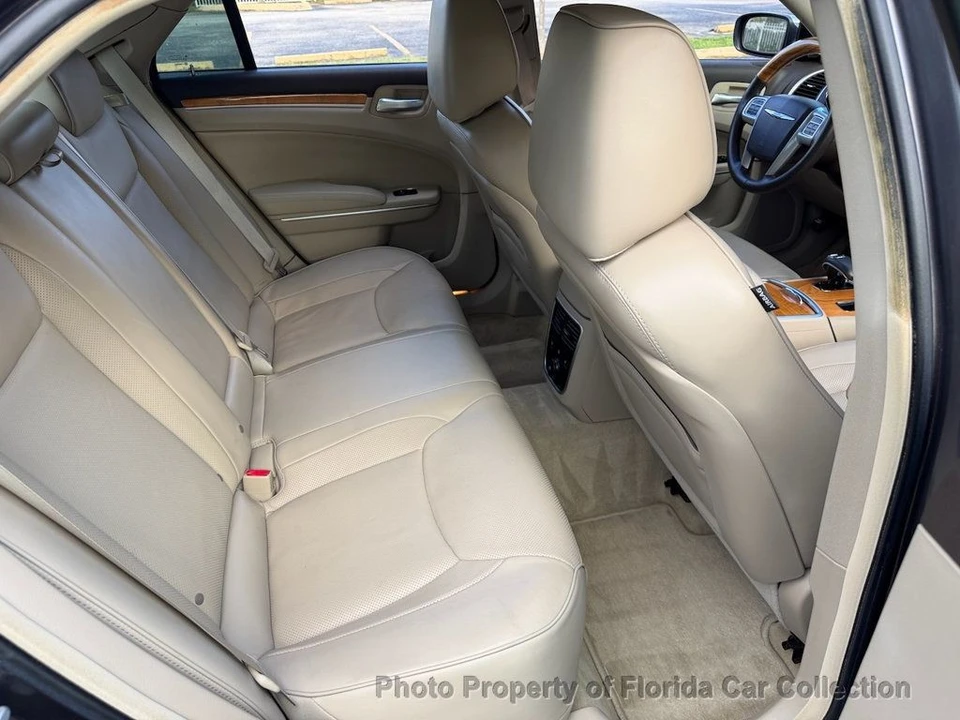 2013 Chrysler 300 (2005-2023) - Image 11 of 12