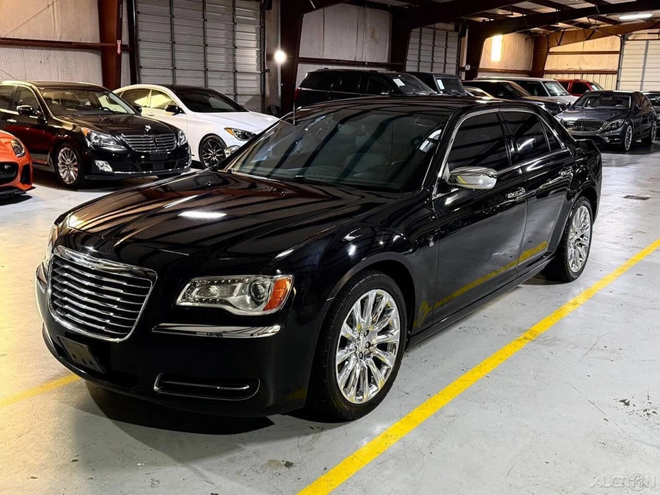 2013 Chrysler 300 (2005-2023) - Image 17 of 24