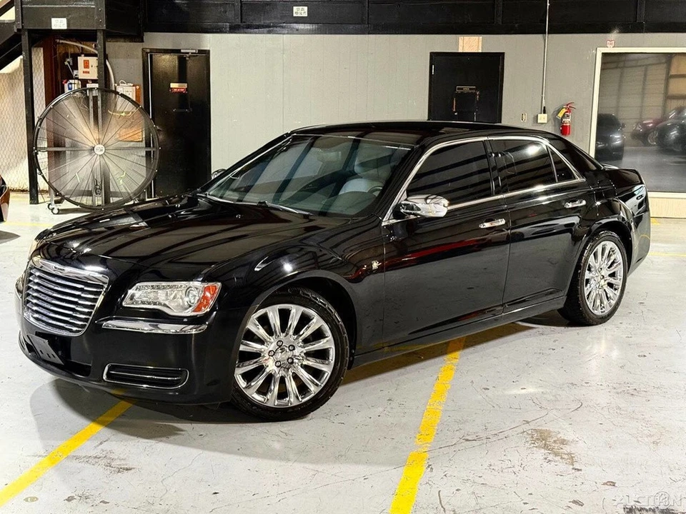 2013 Chrysler 300 (2005-2023) - Image 3 of 24