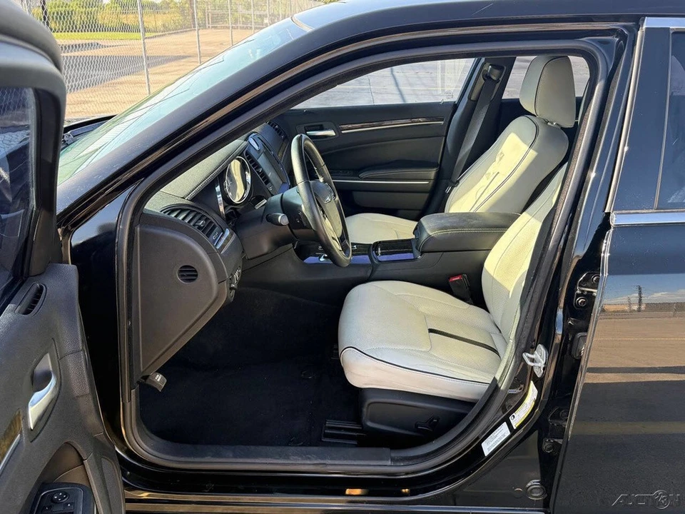 2013 Chrysler 300 (2005-2023) - Image 7 of 24