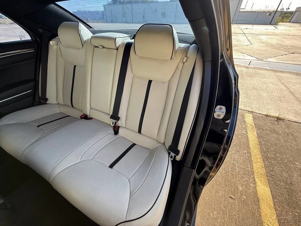2013 Chrysler 300 (2005-2023) - Image 14 of 24
