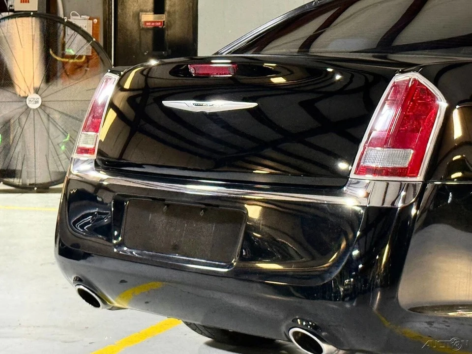 2013 Chrysler 300 (2005-2023) - Image 5 of 24