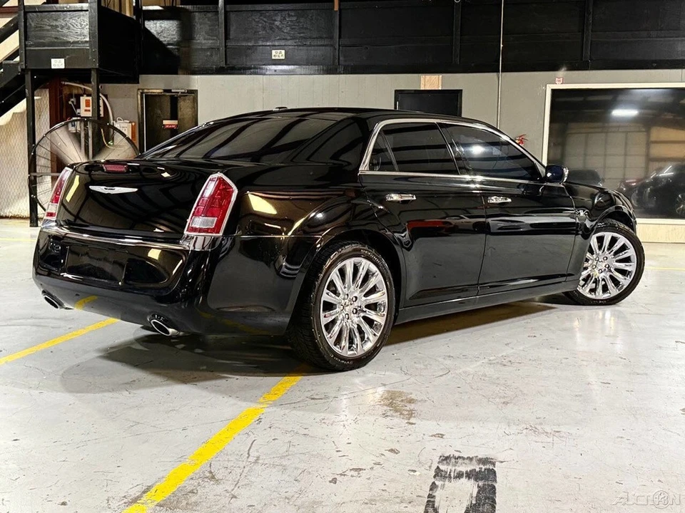 2013 Chrysler 300 (2005-2023) - Image 6 of 24
