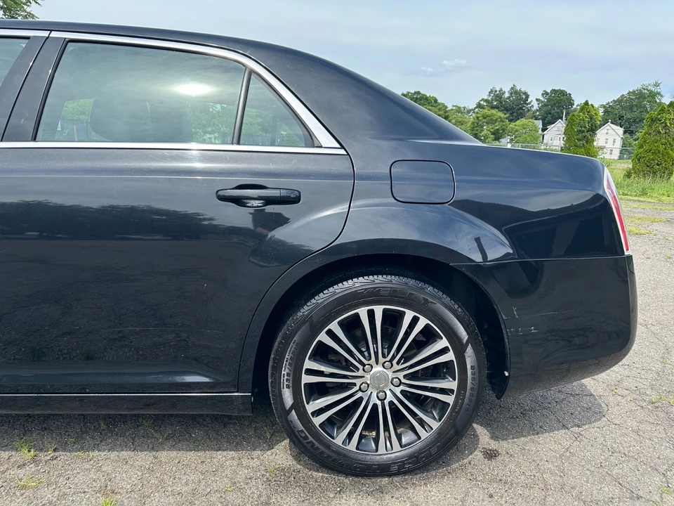 2013 Chrysler 300 (2005-2023) - Image 16 of 21