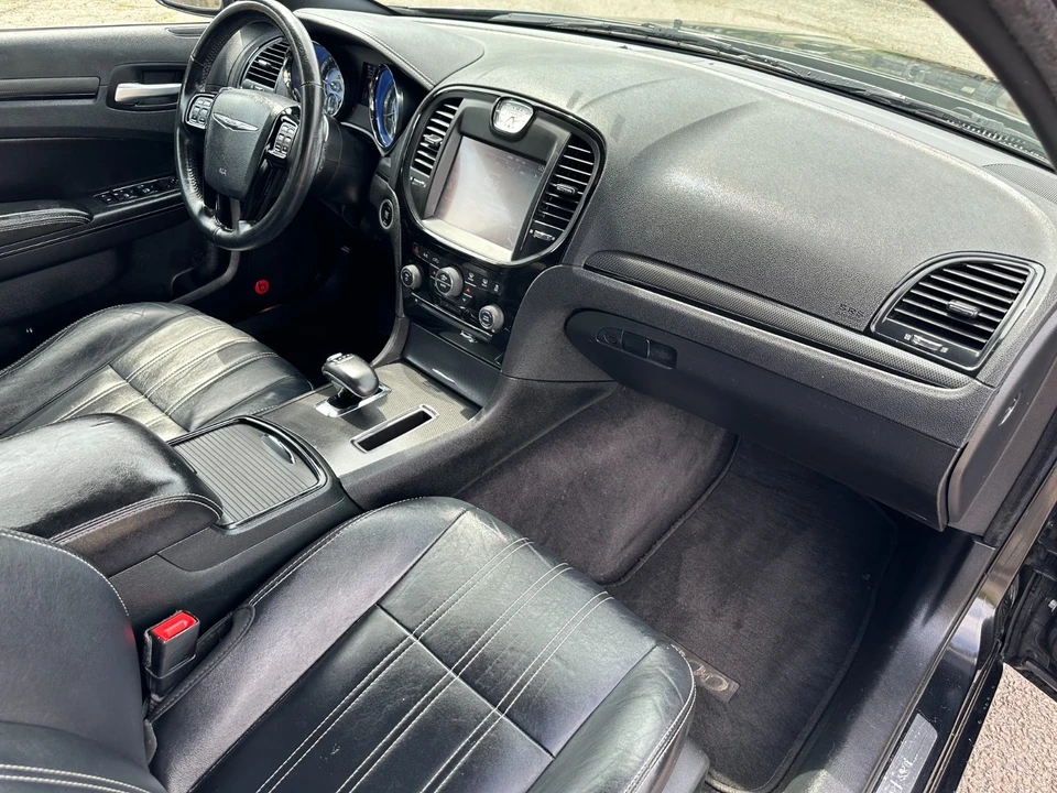 2013 Chrysler 300 (2005-2023) - Image 4 of 21