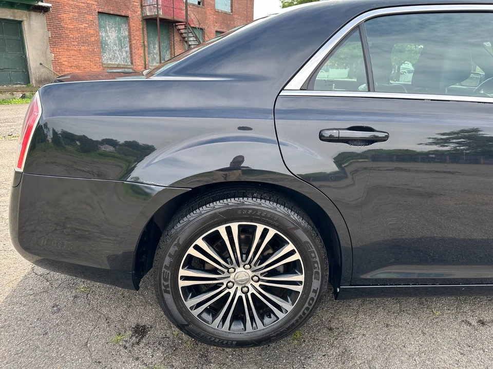 2013 Chrysler 300 (2005-2023) - Image 9 of 21