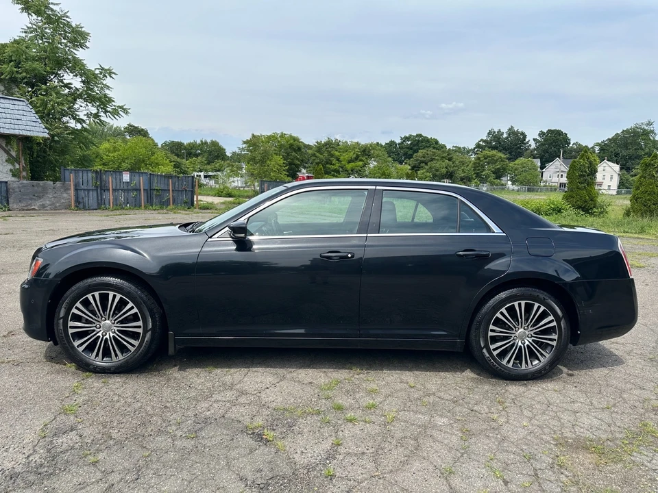 2013 Chrysler 300 (2005-2023) - Image 5 of 21