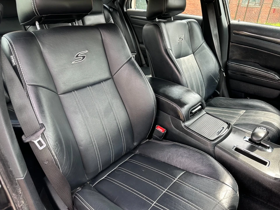 2013 Chrysler 300 (2005-2023) - Image 15 of 21