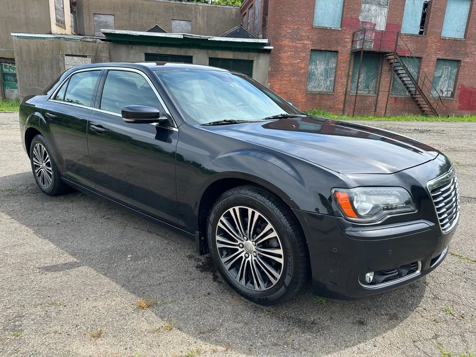 2013 Chrysler 300 (2005-2023) - Image 3 of 21