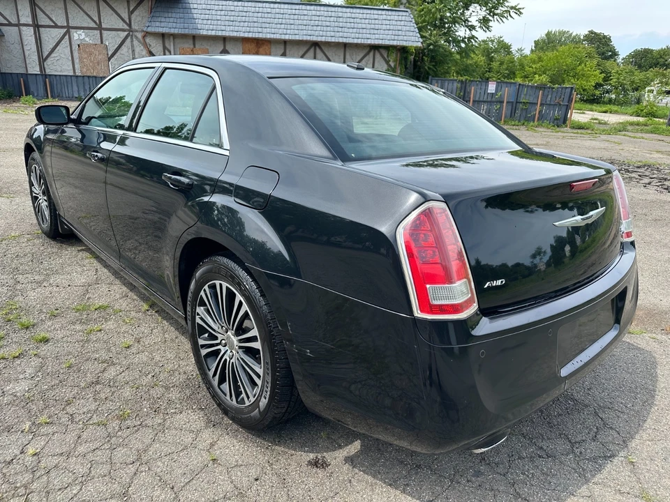 2013 Chrysler 300 (2005-2023) - Image 7 of 21