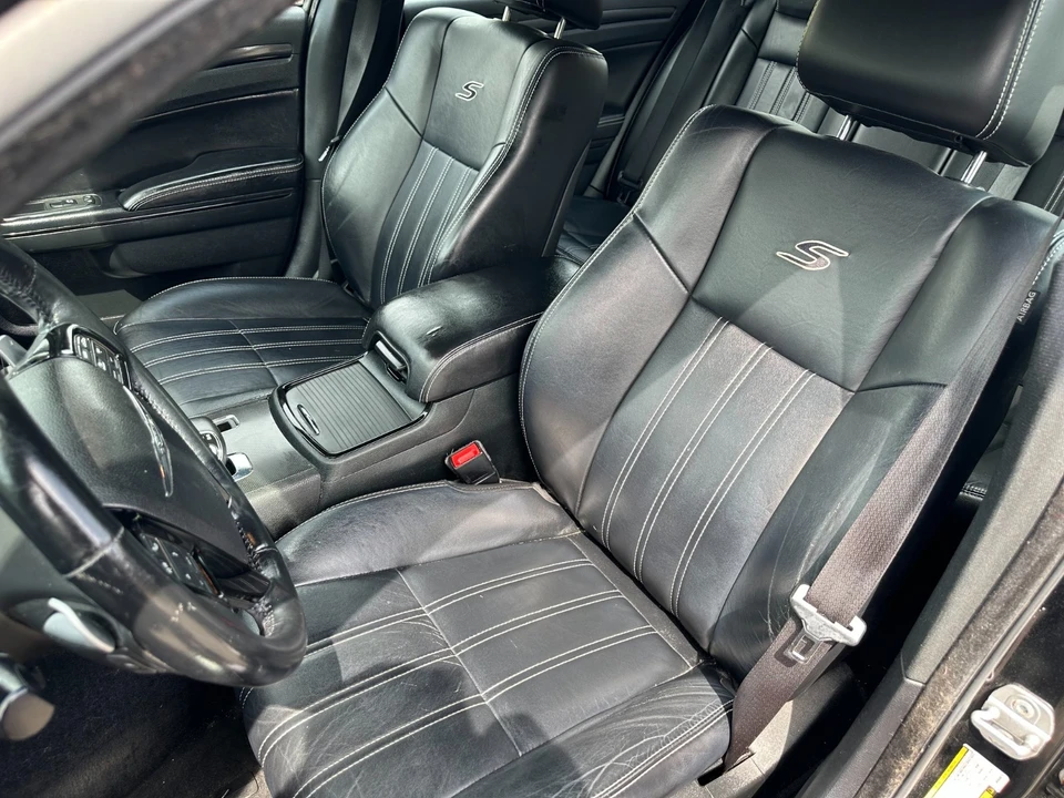 2013 Chrysler 300 (2005-2023) - Image 8 of 21