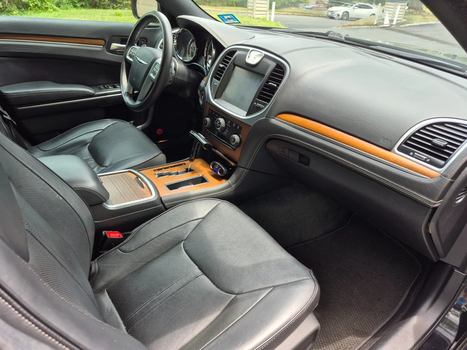 2013 Chrysler 300 (2005-2023) - Image 8 of 21