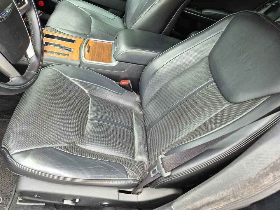 2013 Chrysler 300 (2005-2023) - Image 11 of 21