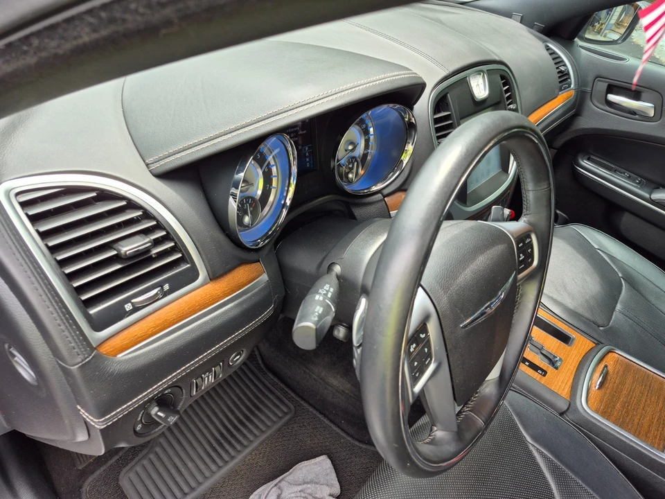 2013 Chrysler 300 (2005-2023) - Image 15 of 21
