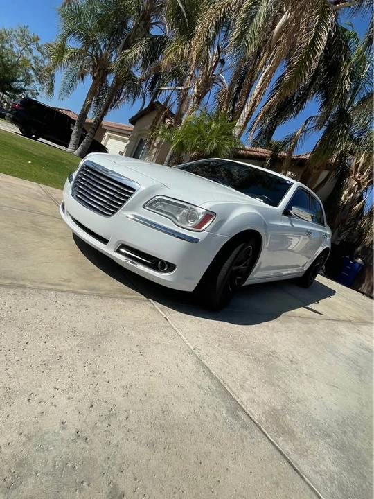 2013 Chrysler 300 (2005-2023) - Image 2 of 3