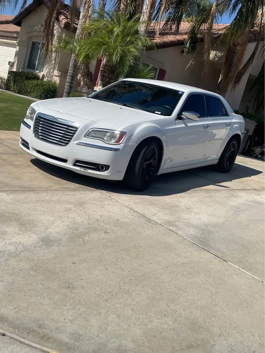 2013 Chrysler 300 (2005-2023) - Image 3 of 3