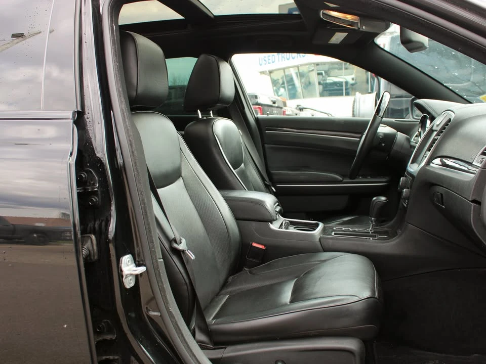 2013 Chrysler 300 (2005-2023) - Image 8 of 11