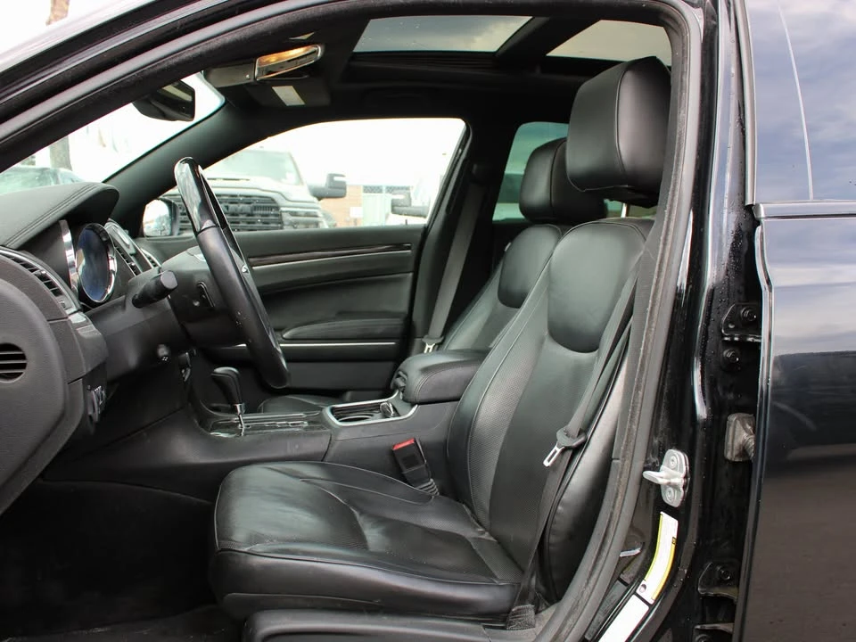 2013 Chrysler 300 (2005-2023) - Image 5 of 11