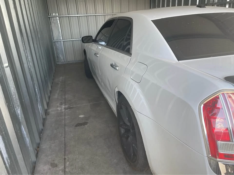2013 Chrysler 300 (2005-2023) - Image 5 of 6